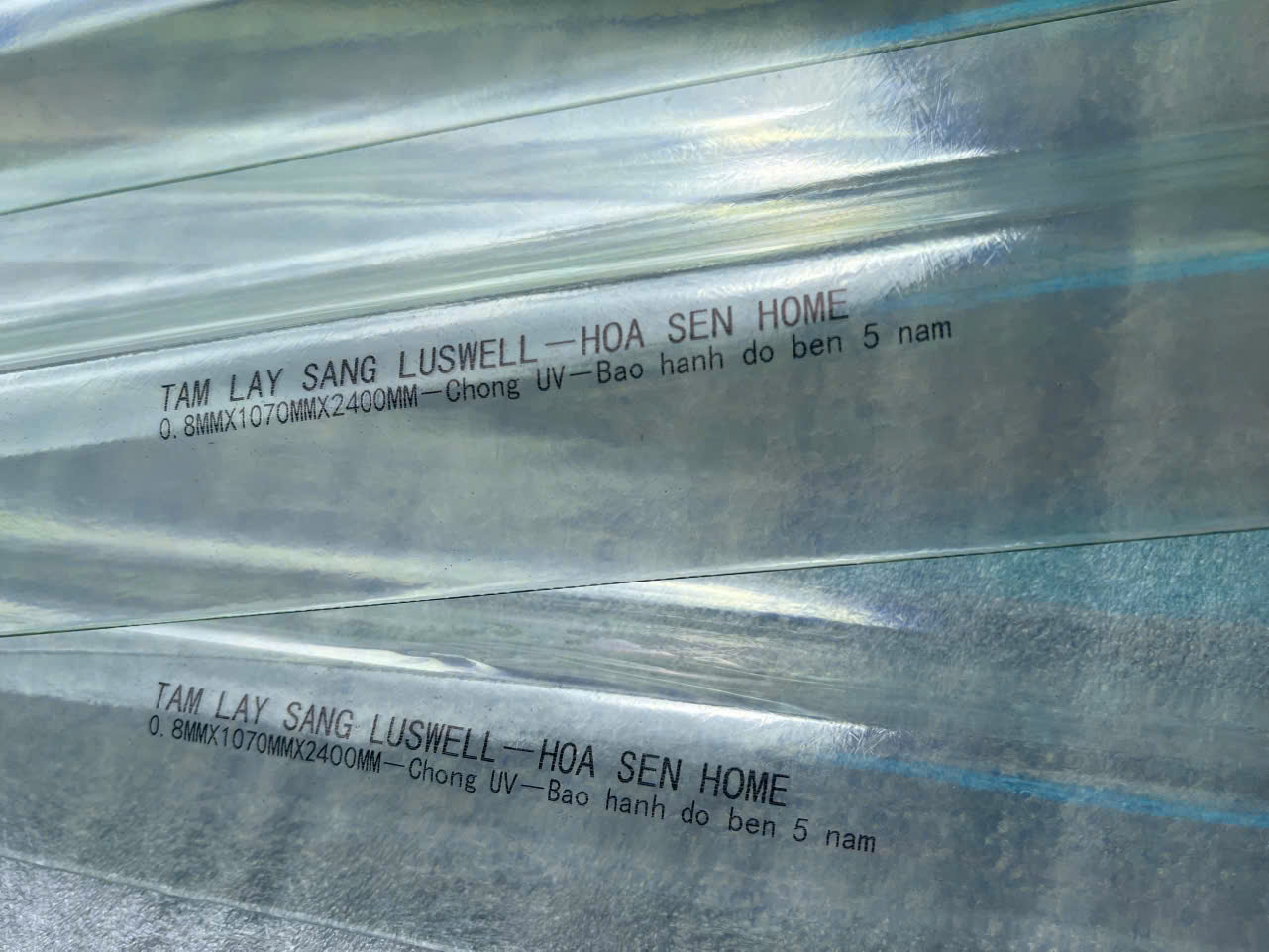 Tấm nhựa lấy sáng LUSWELL CPS trắng trong: 0.80mmx1070mm
